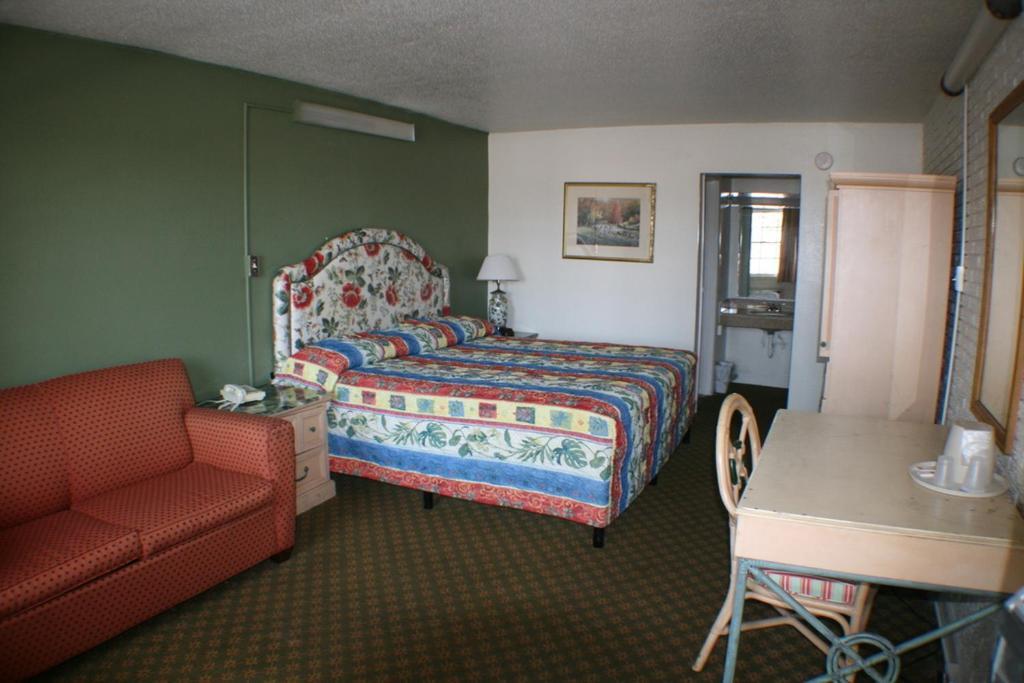 Budget Inn - Charlotte Room photo