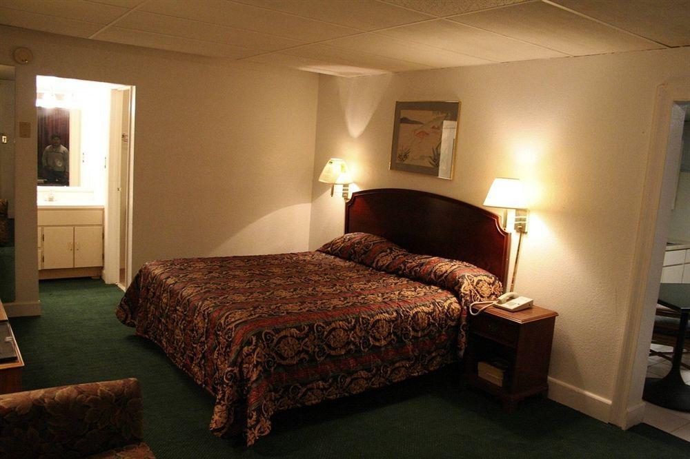 Budget Inn - Charlotte Exterior photo